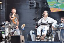 ROGUEと櫻井和寿によるコラボステージの様子。（撮影：橋本塁 [SOUND SHOOTER]）