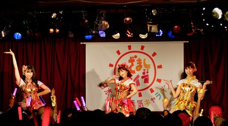 ももいろクローバーZの佐々木彩夏、百田夏菜子、玉井詩織。