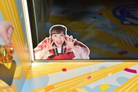 ももいろクローバーZの装飾が施された東京・東京スカイツリーの天望シャトル。