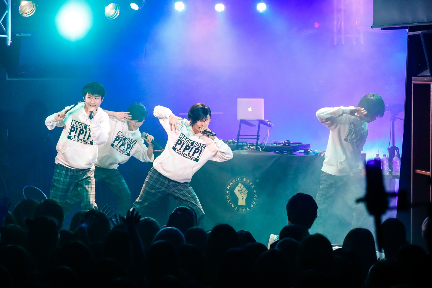 MAGiC BOYZ（撮影：笹森健一、小坂茂雄）