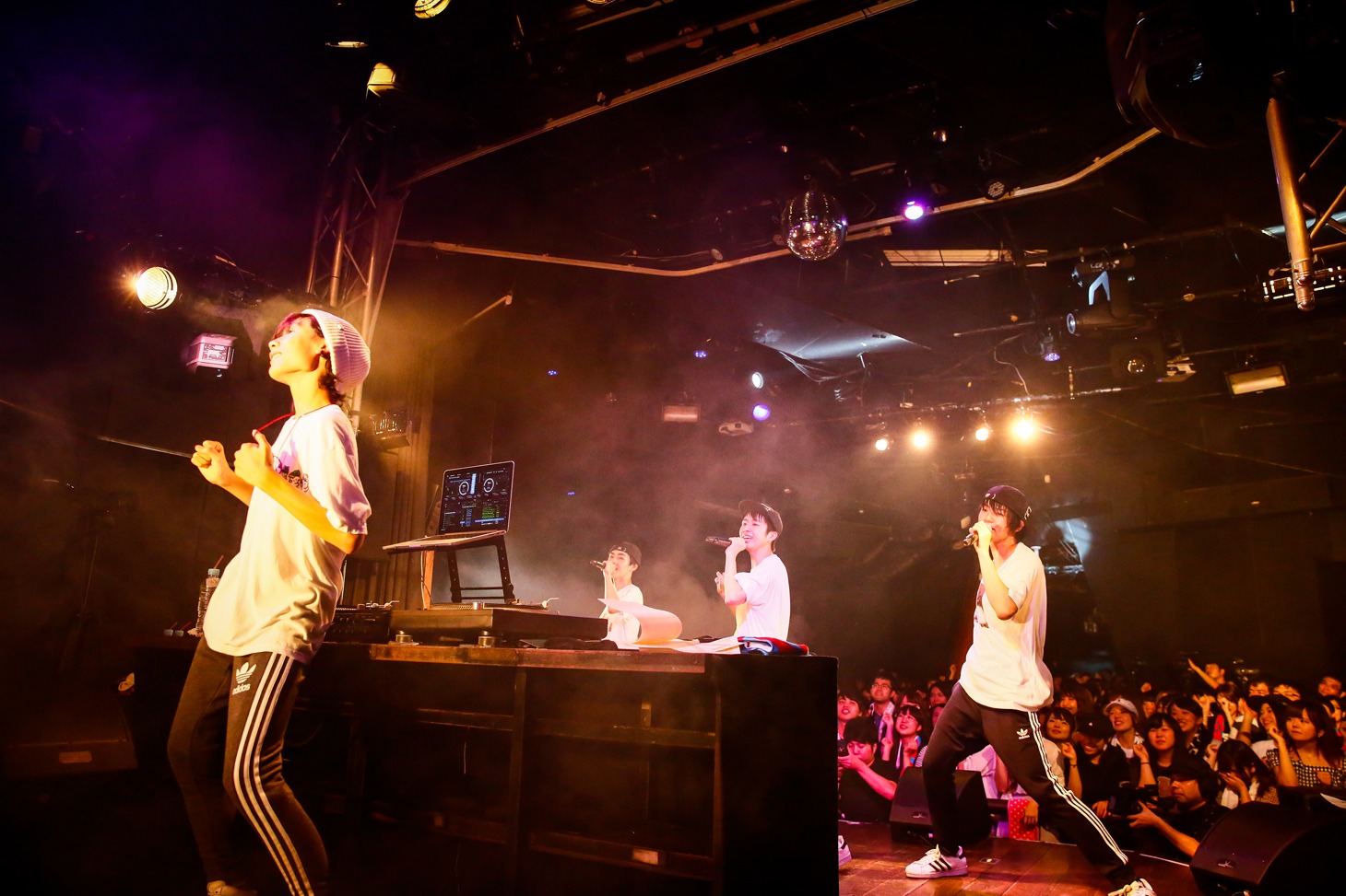 MAGiC BOYZ（撮影：笹森健一、小坂茂雄）