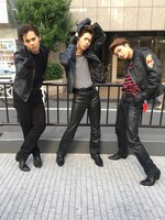 ローラー族に扮した（左から）カイ、リョウガ、ユーキ。(c)日本テレビ