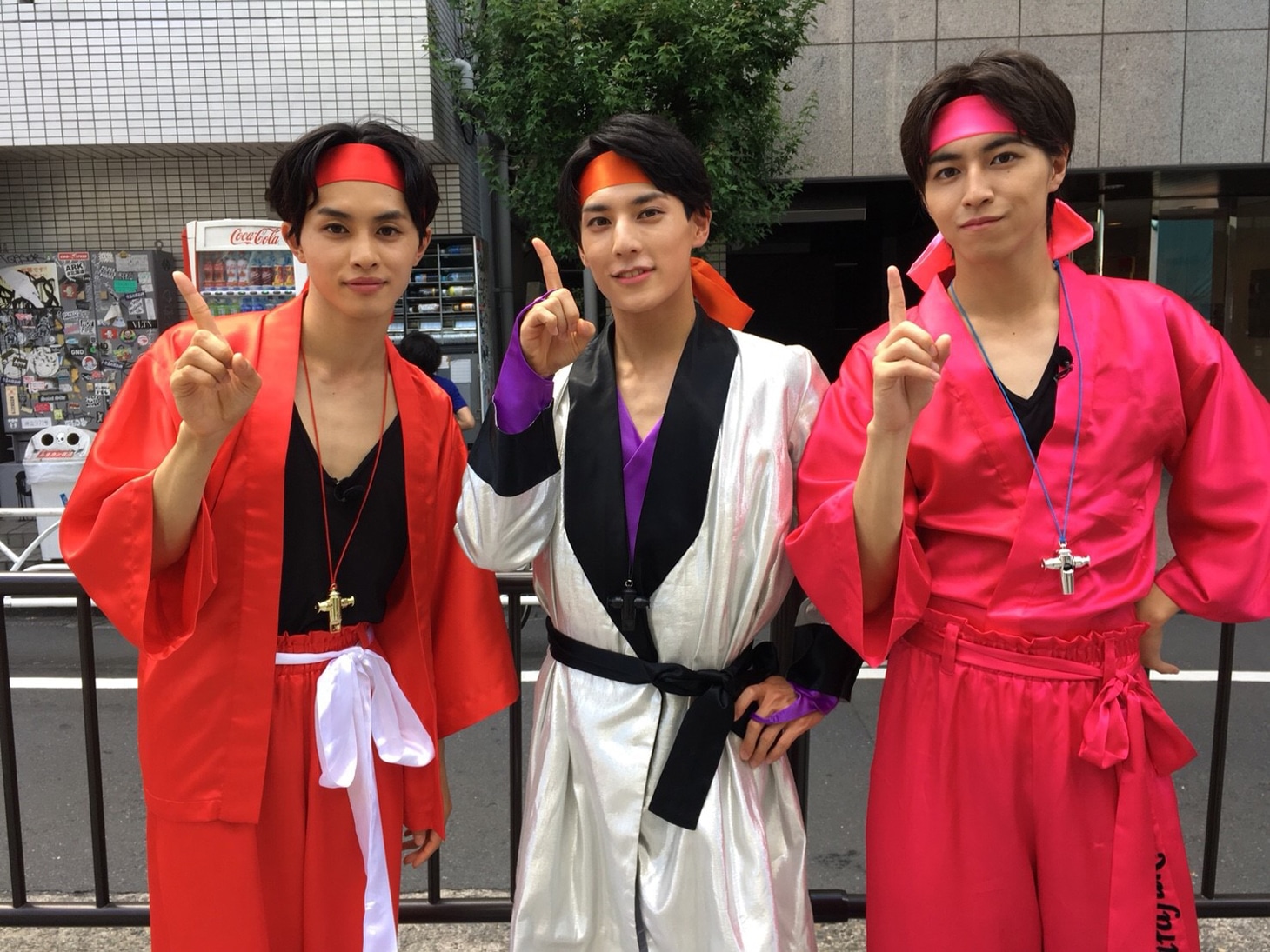 竹の子族に扮した（左から）タクヤ、ユースケ、タカシ。(c)日本テレビ
