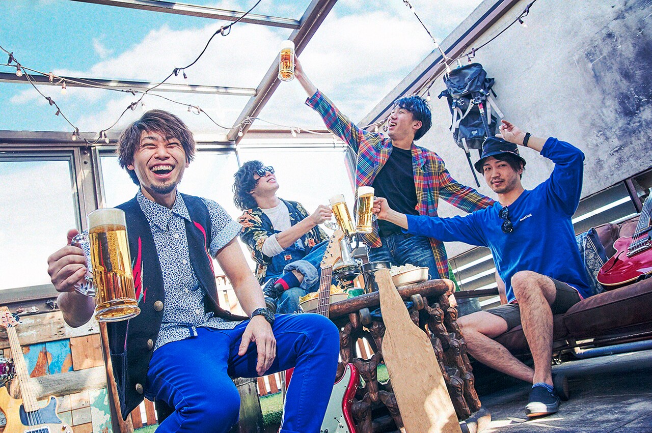 片手はお酒に任せて自由に楽しもう！音の旅crewの“レゲエロック”アルバム発売