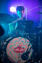 勢喜遊（Dr, Sampler）（Photo by Ito Kosuke）