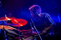 勢喜遊（Dr, Sampler）（Photo by Ito Kosuke）