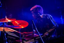 勢喜遊（Dr, Sampler）（Photo by Ito Kosuke）