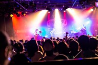 「King Gnu One-Man Live 2018 "Flash!!!"」の様子。（Photo by Ito Kosuke）