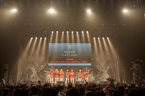 DREAMCATCHER「WELCOME TO THE DREAM WORLD」東京・マイナビBLITZ赤坂公演の様子。（写真提供：ポニーキャニオン）