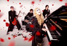 ゴールデンボンバー。左端が歌広場淳（Be-su）。