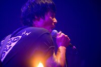 NAMBA（Vo, B / NAMBA69）（撮影：半田安政［showcase］）