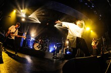 「LACCO TOWER結成16周年特別企画『第4回黒白歌合戦』～白の日～」の様子。（Photo by Masanori Fujikawa）