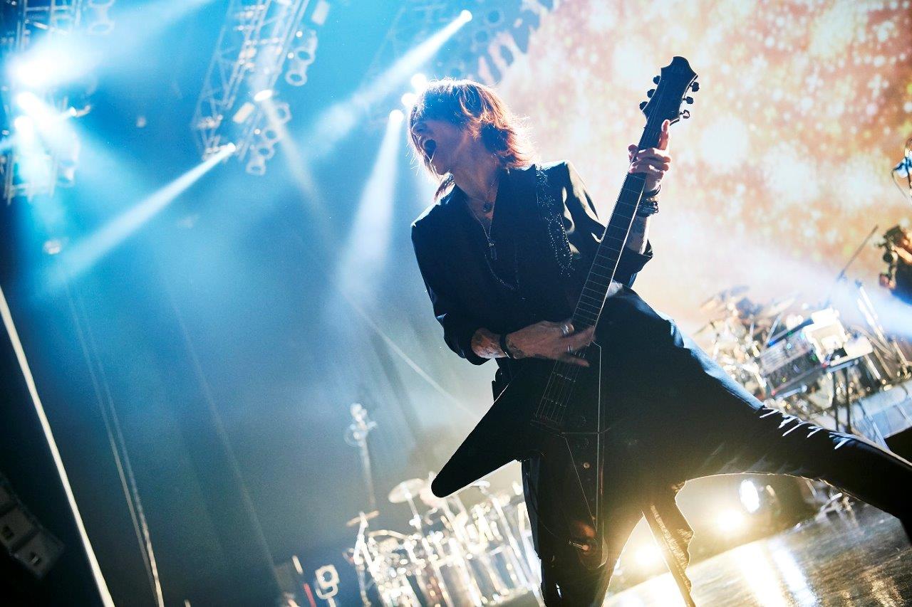 SUGIZO