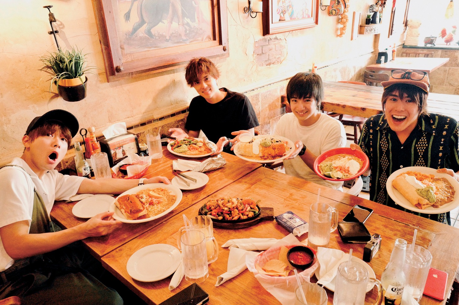 「君と僕らの夏ハワイ ～BOYS AND MEN～」の先行カット。