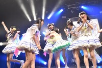 虹コンの衣装で登場したでんぱ組.inc。