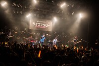 オーイシマサヨシとPENGUIN RESEARCHによるコラボの様子。（撮影：曽我美芽）