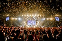 「ゴールデンボンバー全国ツアー2018『ロボヒップ』」ツアーファイナル公演の様子。（撮影：菅沼剛弘）