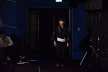 浴衣姿で登場した星野源。