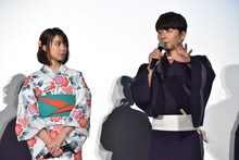 左から上白石萌歌、星野源。