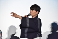 両親との思い出を語る星野源。