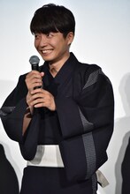 笑いをこらえきれない星野源。