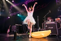 中尊寺まい（Vo, G）（Photo by shimboyuki）