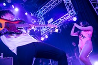 左からアダムタッチ高橋（B）、益子寺かおり（Vo）。（Photo by shimboyuki）