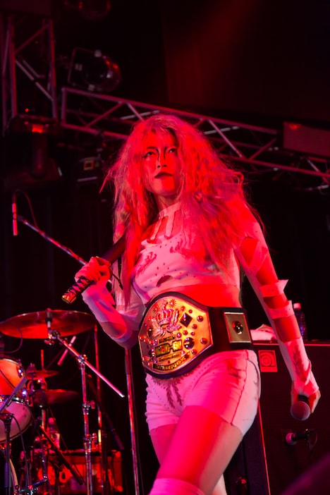 益子寺かおり(Vo)(Photo by shimboyuki)