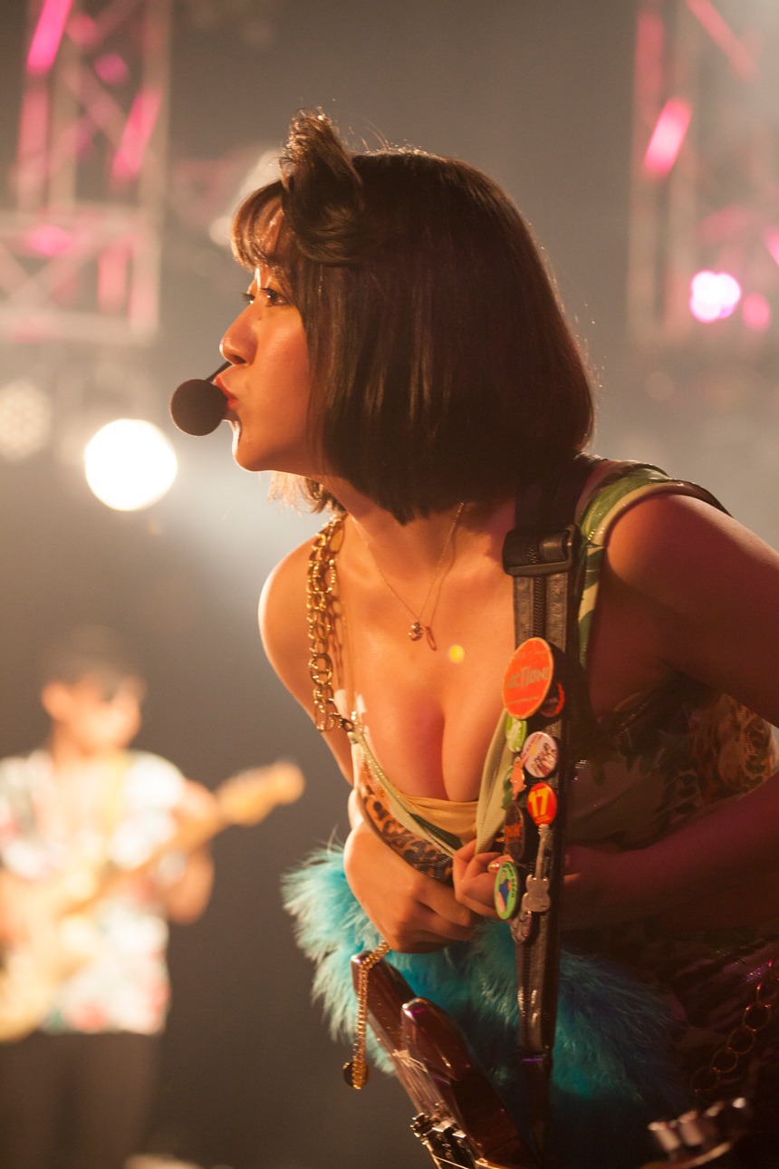 中尊寺まい（Vo, G）（Photo by shimboyuki）