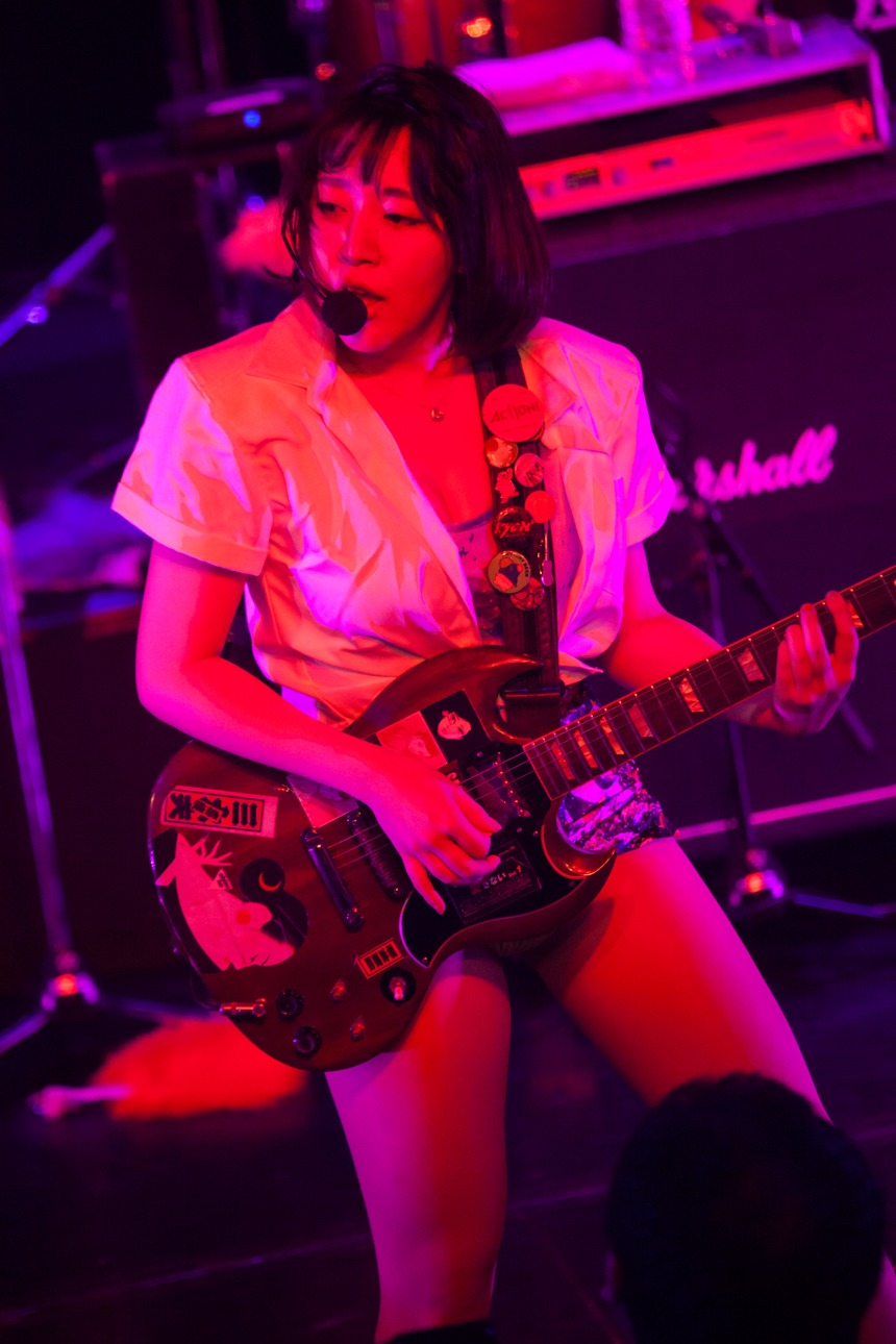 中尊寺まい（Vo, G）（Photo by shimboyuki）