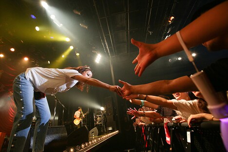 chay「chay 5th Anniversary Live～Surprise Box～」大阪・BIGCAT公演の模様。（撮影：渡邉一生）