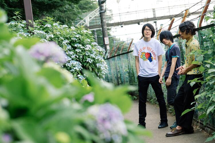 おいしくるメロンパン 荒廃的な地で演奏する新曲 Nazca Mv 動画あり 音楽ナタリー おいしくるメロンパン 荒廃的な地で演奏する新曲 Nazca Mv 動画あり 音楽ナタリー