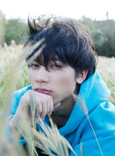 「板垣瑞生ファースト写真集 M」掲載カット (c)KADOKAWA CORPORATION 2018