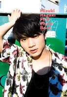 「板垣瑞生ファースト写真集 M」表紙 (c)KADOKAWA CORPORATION 2018（撮影：桑島智輝）