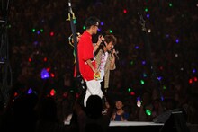 左から黒田俊介（コブクロ）と北川悠仁（ゆず）。