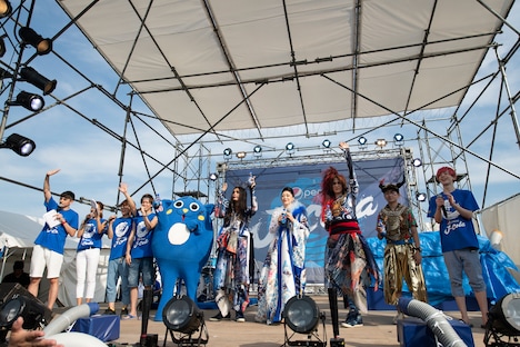 「ペプシ Jコーラお祭りライブ」の様子。