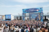 怪物舞踏団のライブ中の様子。