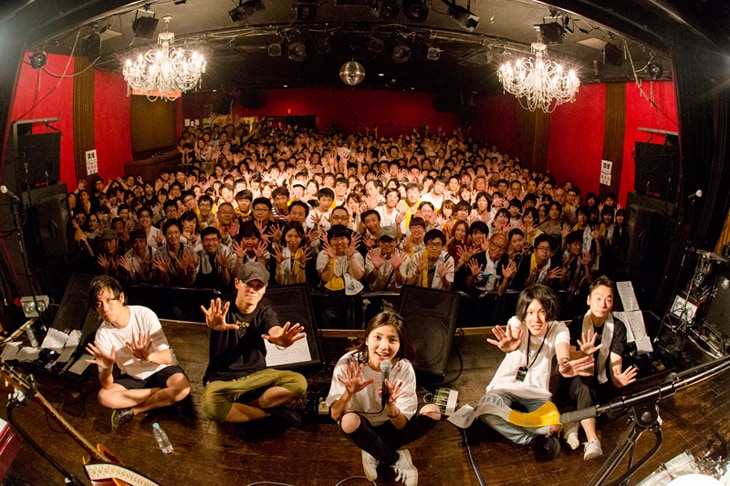 植田真梨恵「indies 10th ANNIVERSARY LIVE『loadSTAR』」大阪・Shangri-La公演の様子。