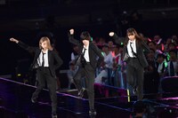 左から鈴本美愉、平手友梨奈、小林由依。
