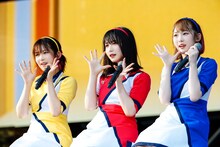 左から尾関梨香、長濱ねる、小池美波。（撮影：上山陽介）