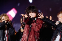人気画像6位は「欅坂46『欅共和国』に4万5000人動員、新曲『アンビバレント』初披露」より、平手友梨奈。（撮影：上山陽介）