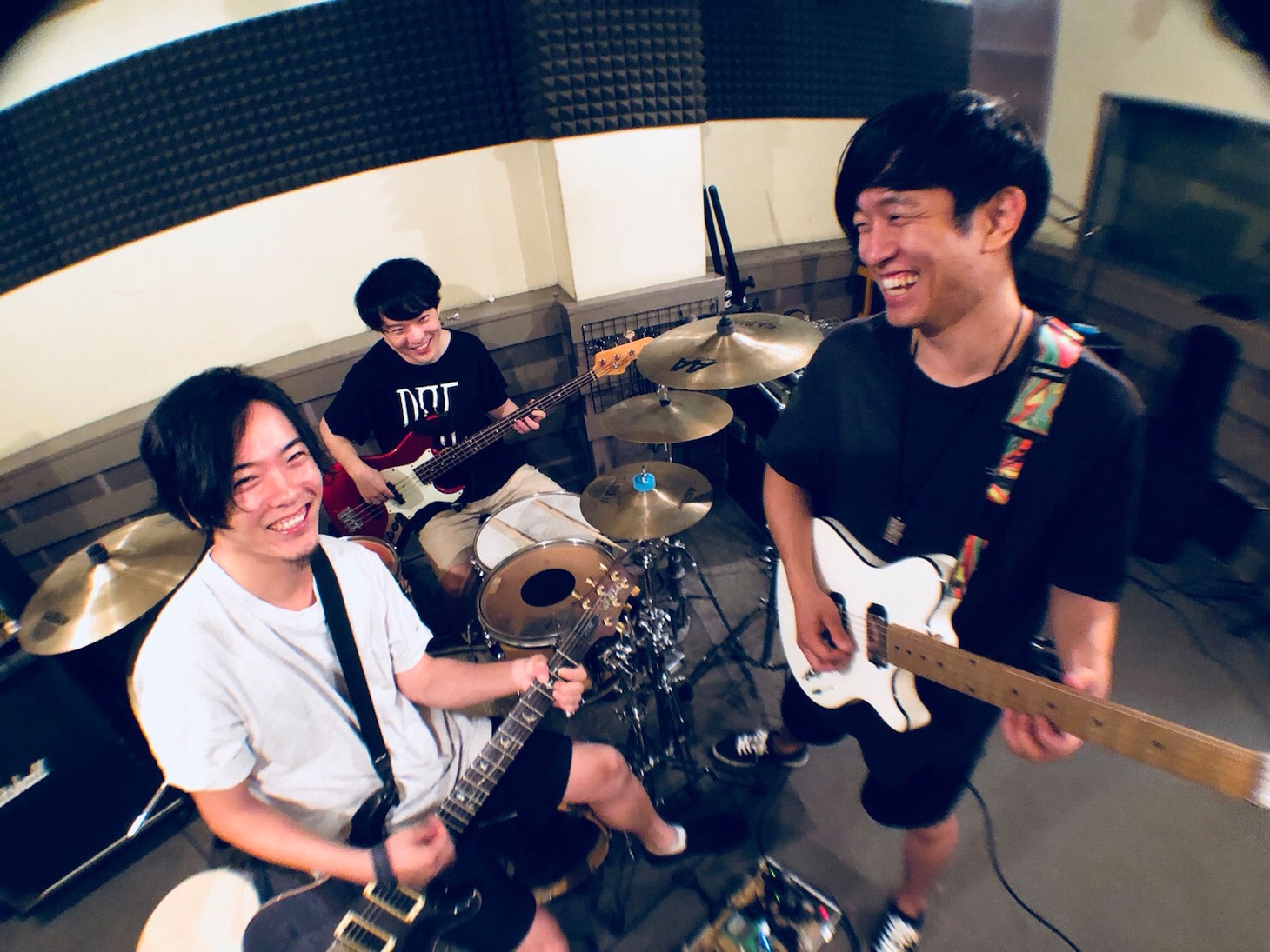 RIDDLE。右端がHiRO（G）。