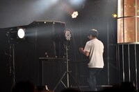 下手にハケるconnie。