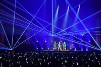 アリーナを飛び交うレーザー光線。