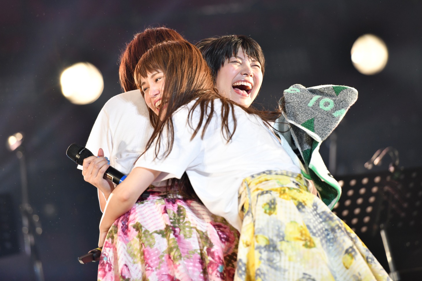 2018年7月の結成15周年記念ライブ「love my 15years at 朱鷺メッセ」の様子。