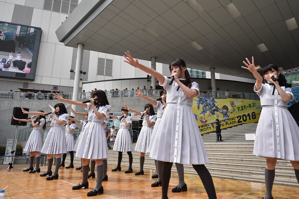 「“22/7の日”『理解者』初披露！フリーライブ」の様子。(c)22/7PROJECT