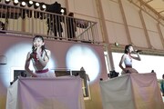左から小泉遥香、坂井仁香。