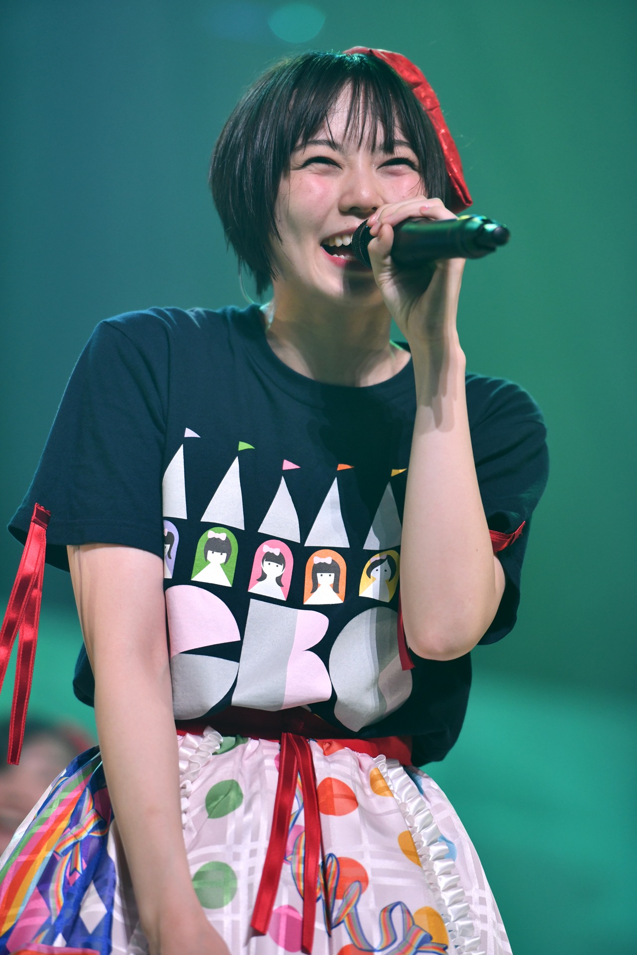 安本彩花