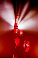 アヴちゃん（Vo）（撮影：岩根愛）