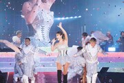 浜崎あゆみ「ayumi hamasaki ARENA TOUR 2018 ～POWER of MUSIC 20th (A)nniversary～」大阪城ホール公演の様子。